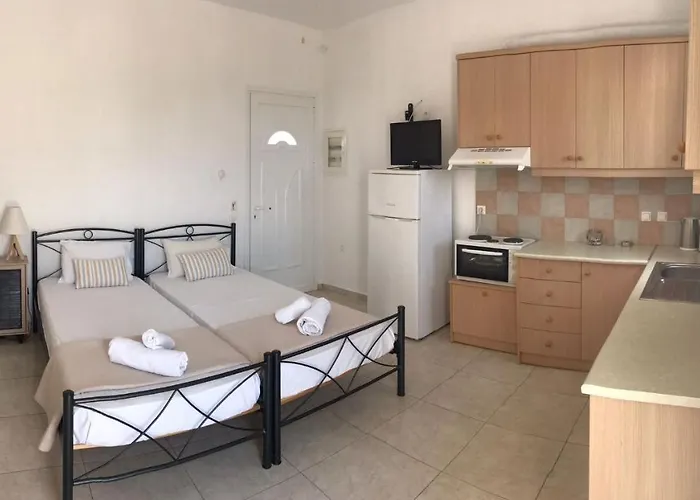 Retreat In Drosia - For 4